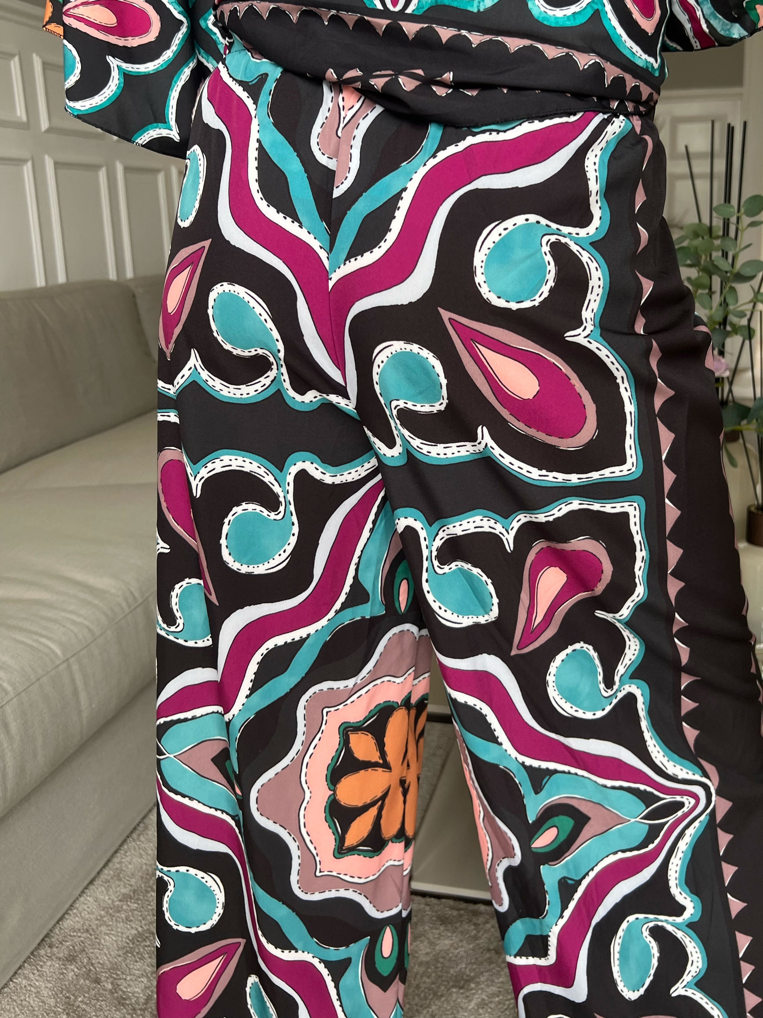 Yeva Pants - Mönstrade och lösa byxor i lätt tyg